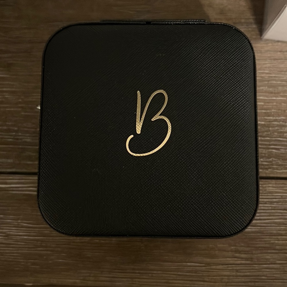 Travel jewelry case